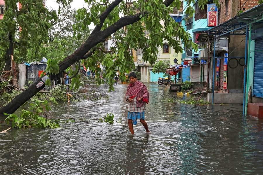 Мощный шторм обрушился на прибрежные районы Индии
