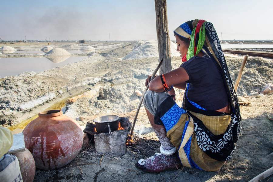 Добыча соли на озере Самбхар