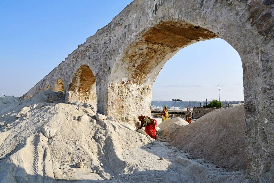 Добыча соли на озере Самбхар