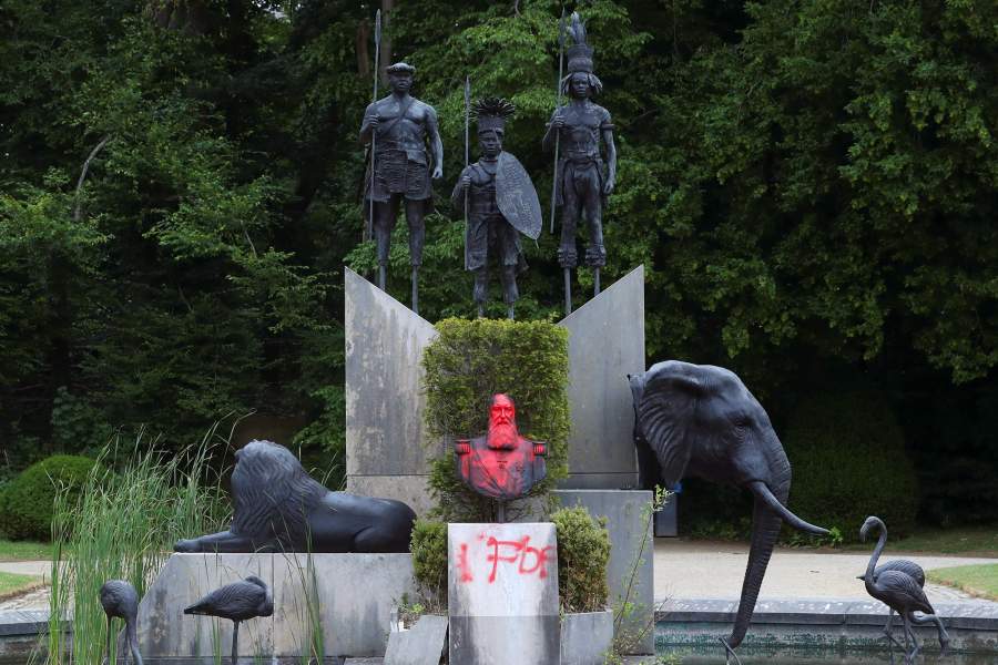 Осквернение памятников в Европе и США