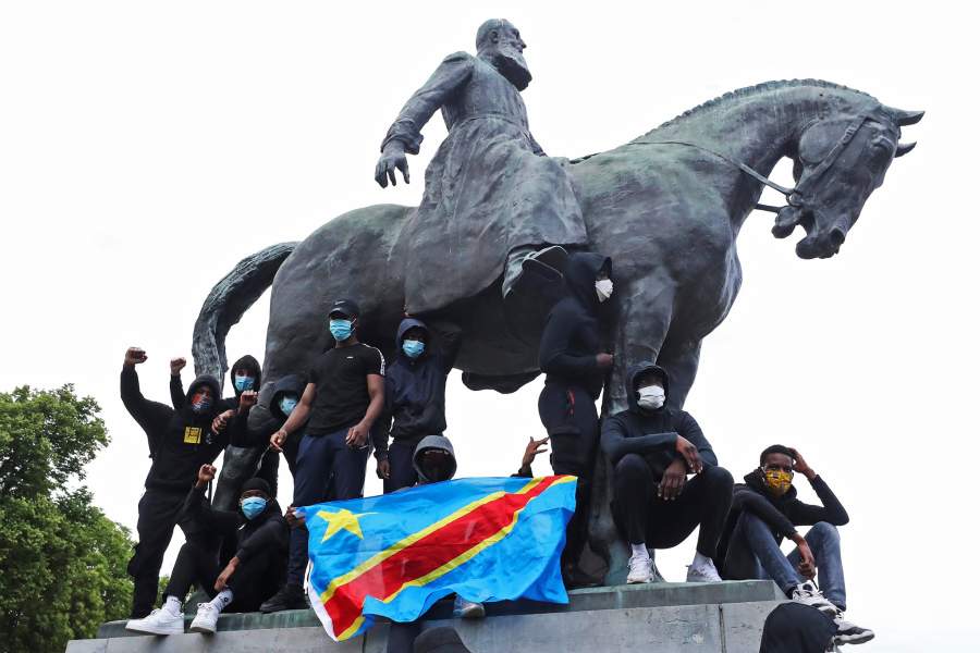 Осквернение памятников в Европе и США