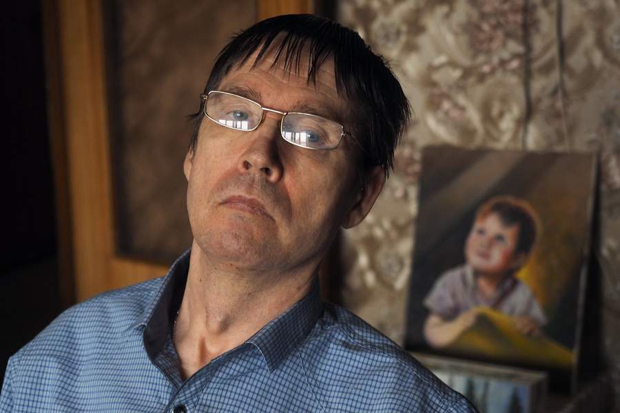 Александр в своей комнате-студии