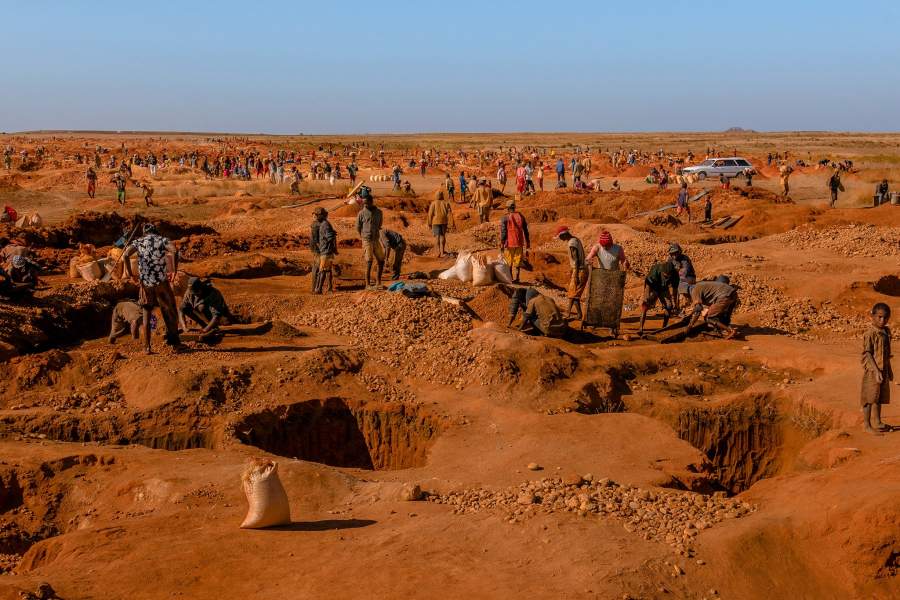 Добыча сапфиров в Африке