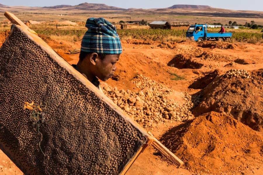 Добыча сапфиров в Африке