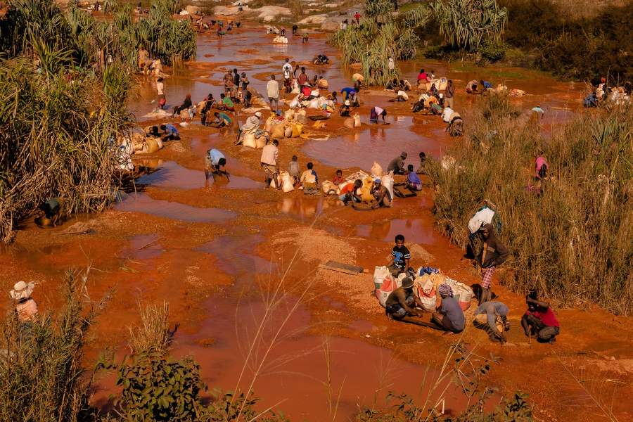 Добыча сапфиров в Африке