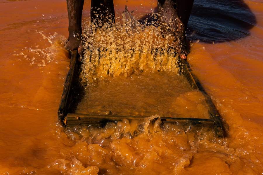 Добыча сапфиров в Африке