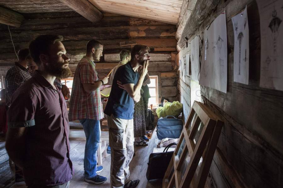 В селе Воздвиженское, реставраторы деревянного зодчества создали уникальное место – музей живой северной архаики и центр ремесел «Новое старое»