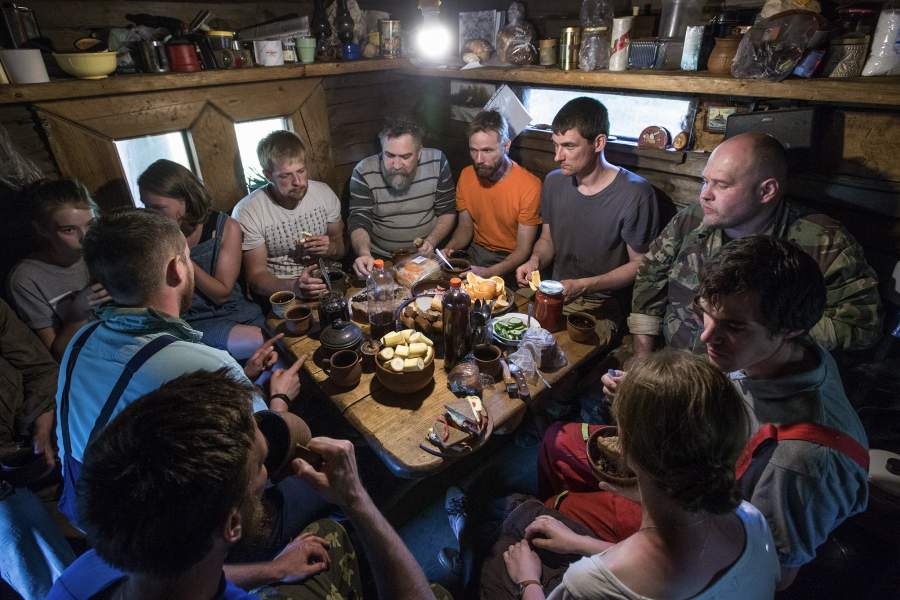 В селе Воздвиженское, реставраторы деревянного зодчества создали уникальное место – музей живой северной архаики и центр ремесел «Новое старое»