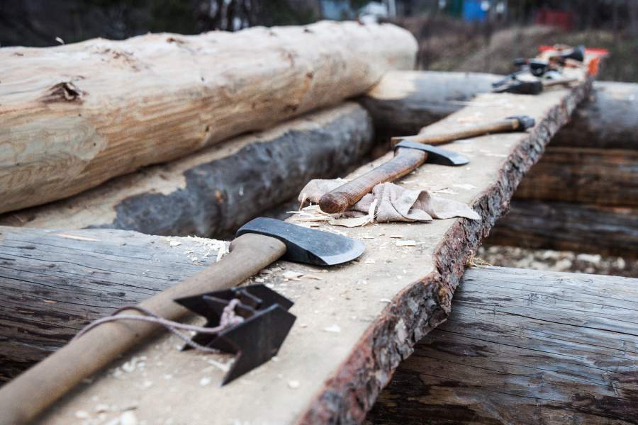В селе Воздвиженское, реставраторы деревянного зодчества создали уникальное место – музей живой северной архаики и центр ремесел «Новое старое»