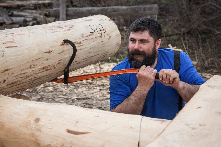 В селе Воздвиженское, реставраторы деревянного зодчества создали уникальное место – музей живой северной архаики и центр ремесел «Новое старое»
