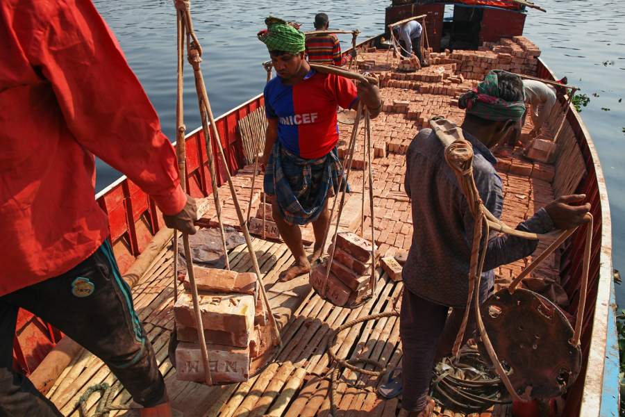 Производство кирпичей (Бангладеш)