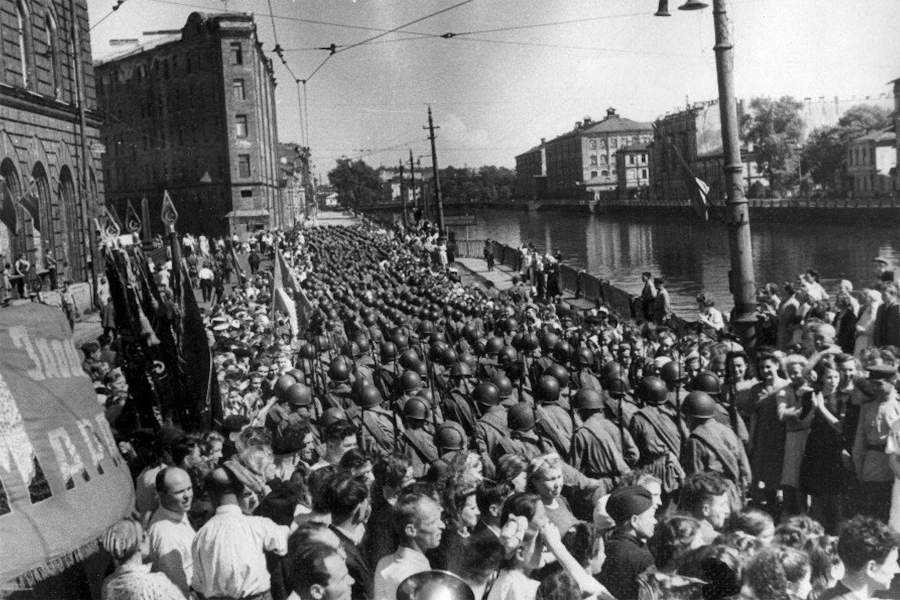 Парад Победы в Ленинграде 8 июля 1945 года