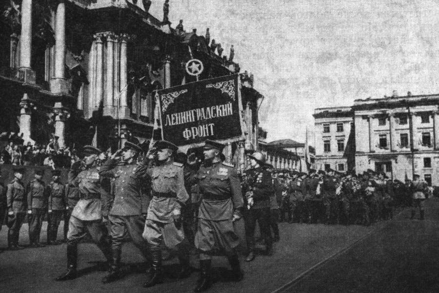 Парад Победы в Ленинграде 8 июля 1945 года