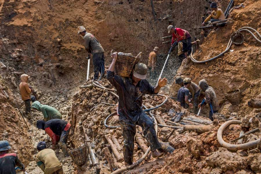 Добыча алмазов в Индонезии