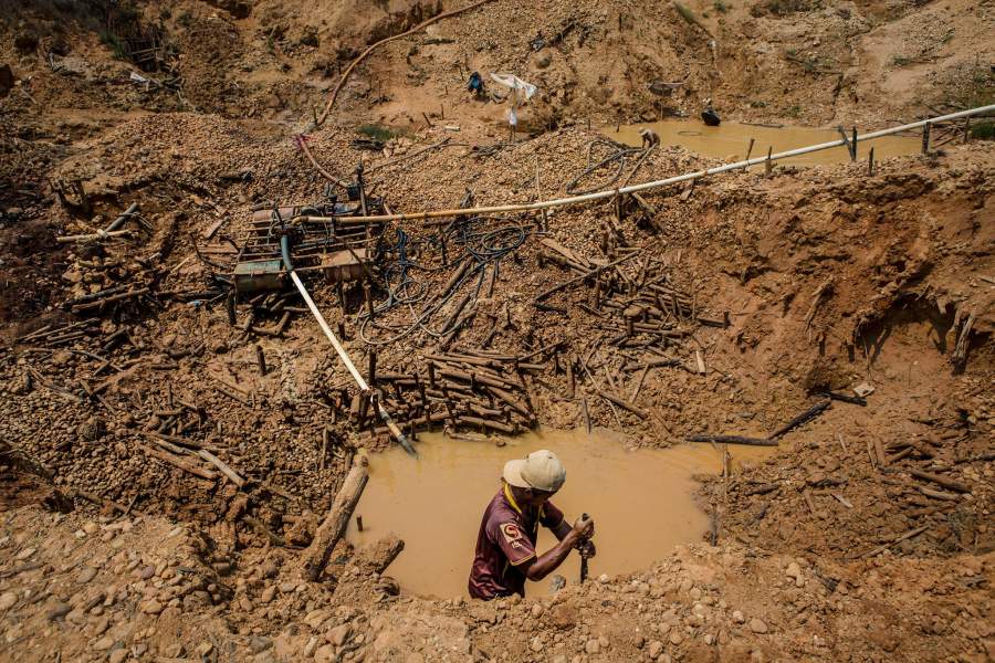 Добыча алмазов в Индонезии