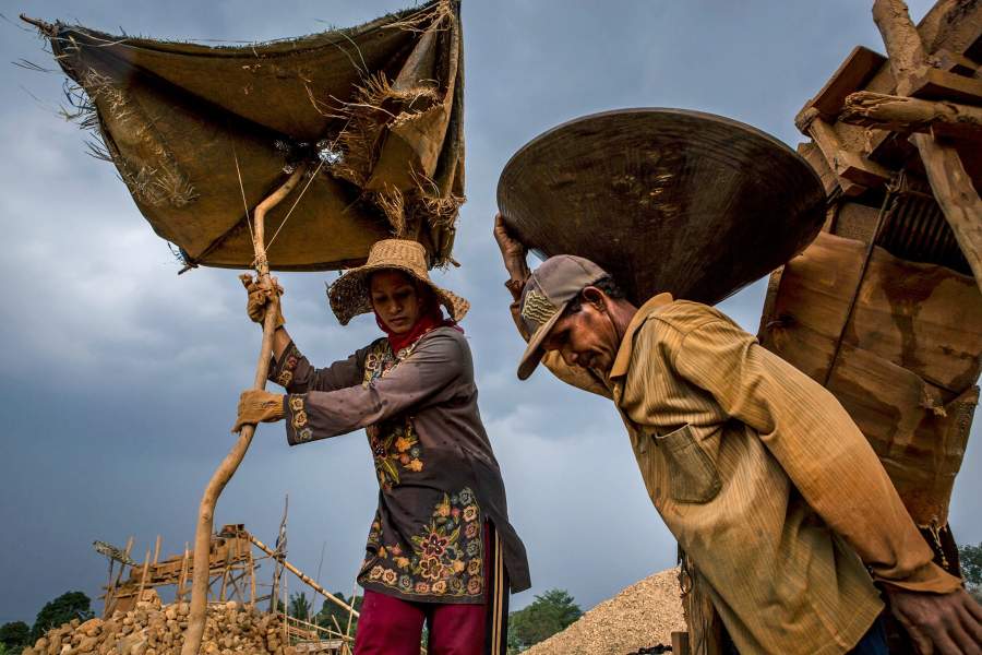 Добыча алмазов в Индонезии