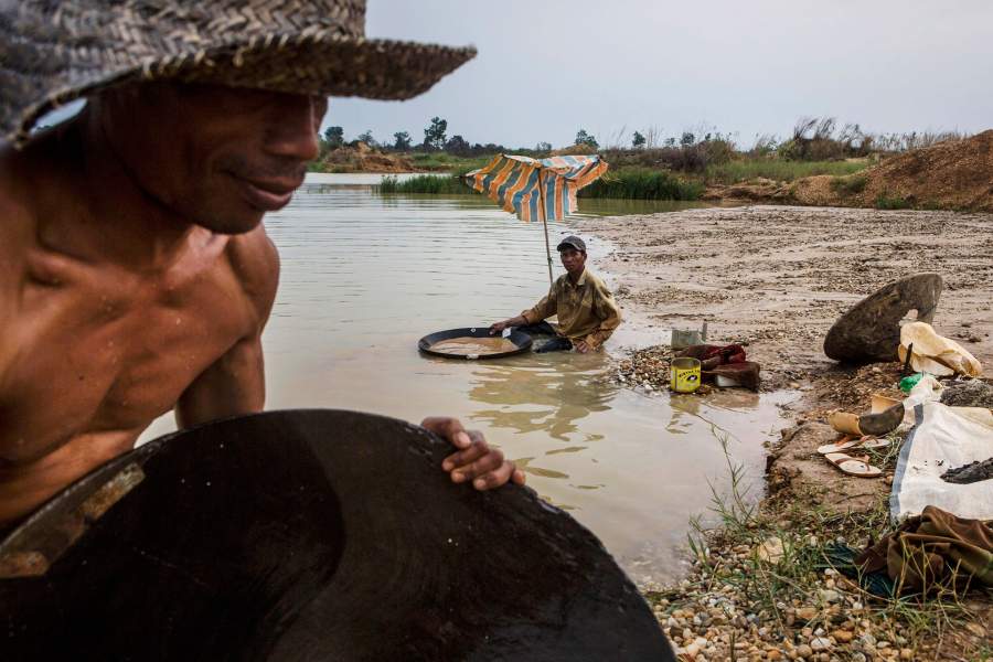 Добыча алмазов в Индонезии