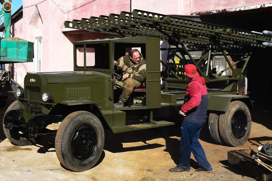 Мастер в Новосибирской области делает копии боевой техники времен ВОВ