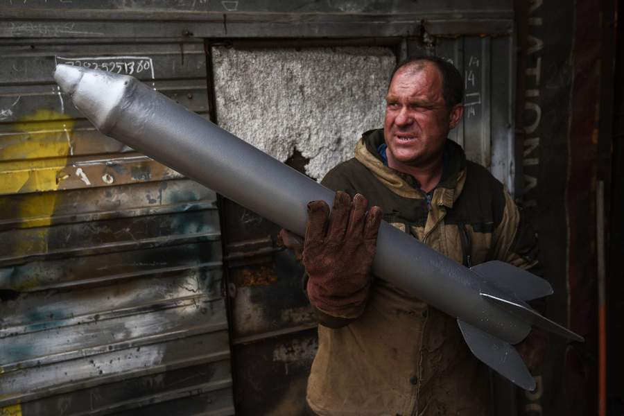 Мастер в Новосибирской области делает копии боевой техники времен ВОВ