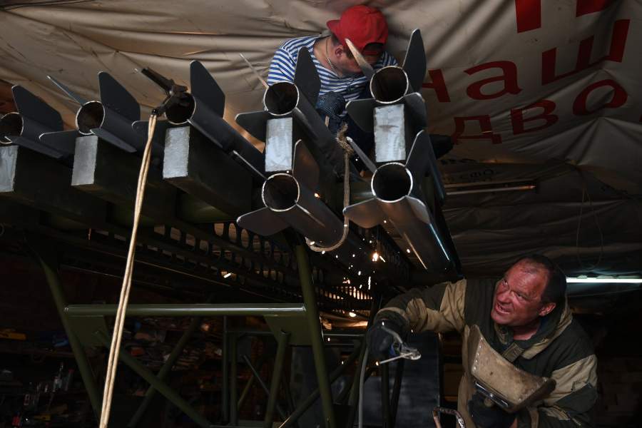 Мастер в Новосибирской области делает копии боевой техники времен ВОВ