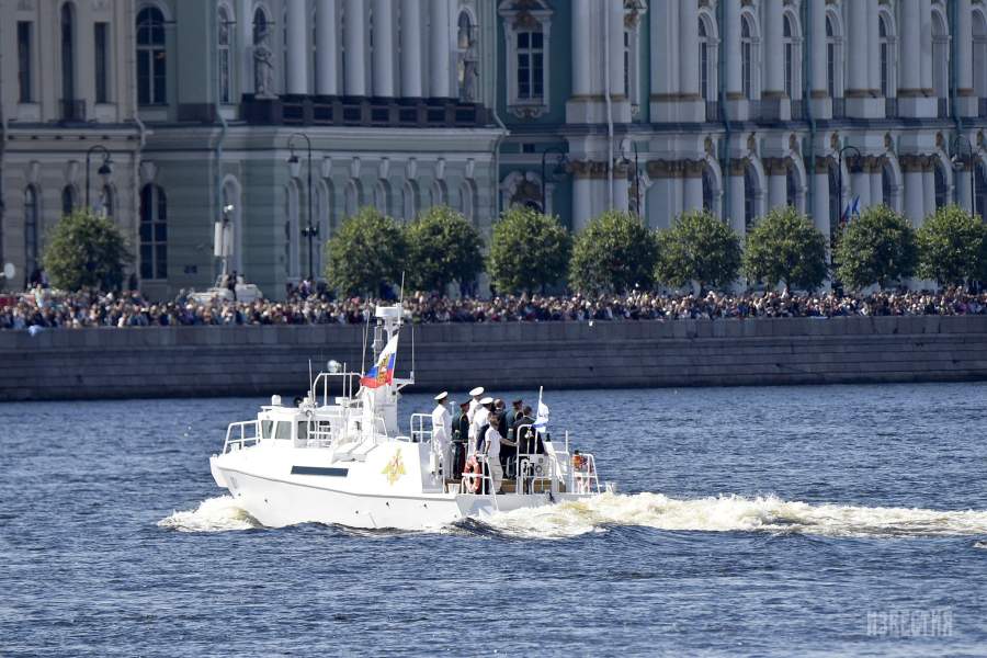 Праздничные парады в честь Дня Военно-морского флота России состоялись также еще на пяти главных базах страны — в Североморске, Каспийске, Севастополе, Балтийске и во Владивостоке