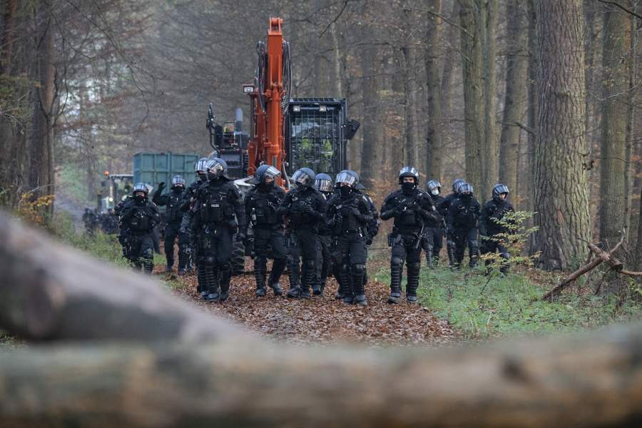 Отряд полицейских