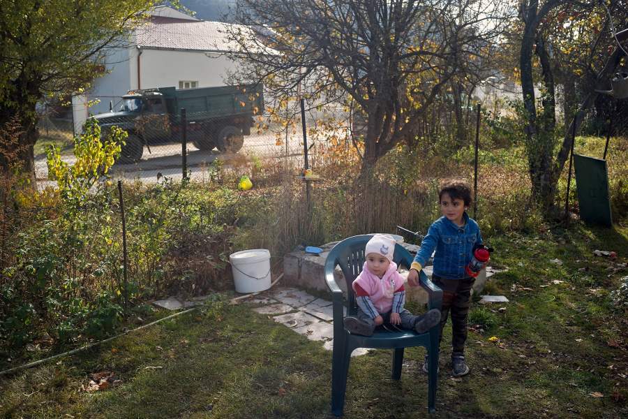 Дети у дома