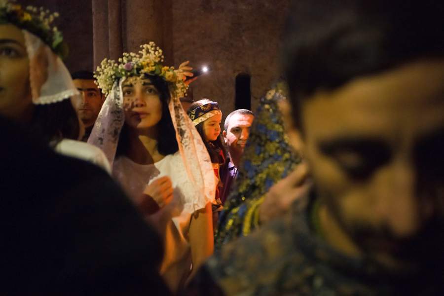 Люди в храме