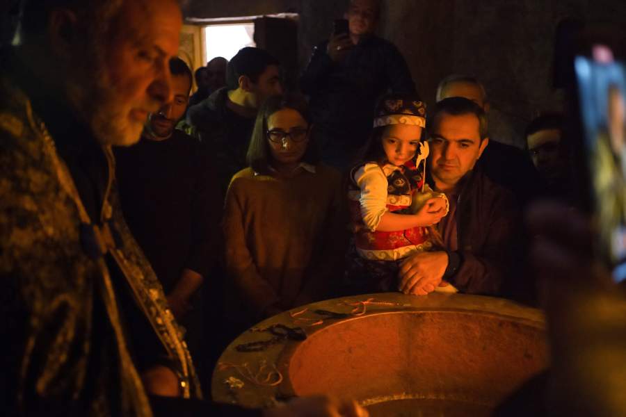 Люди в храме