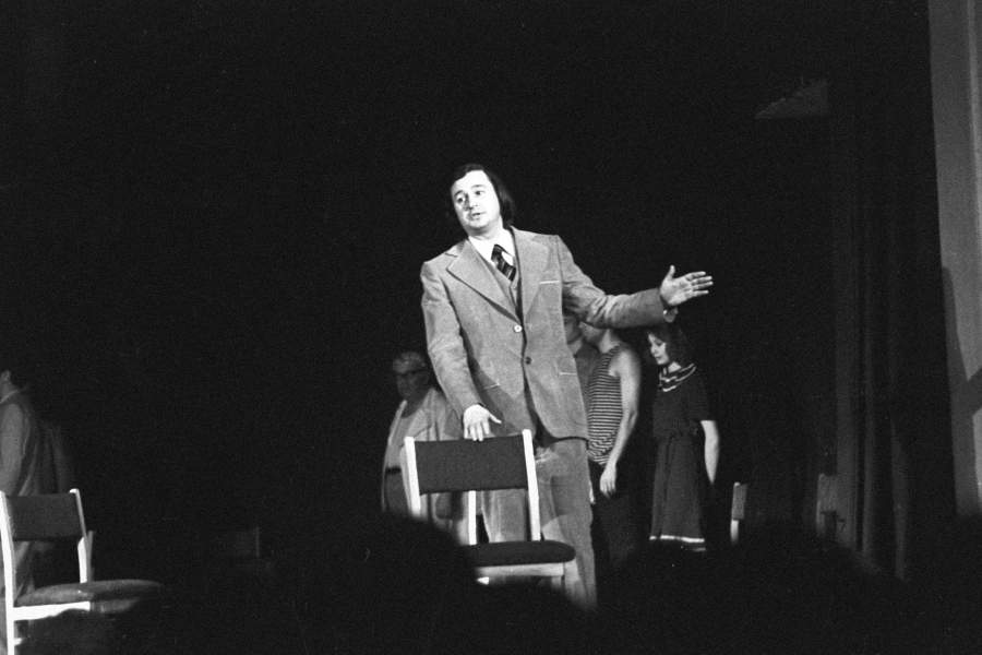 Главный режиссер студенческого театра МГУ имени М.В. Ломоносова Роман Виктюк. 1978 год