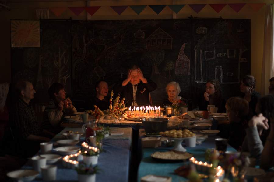 День рождения одного из жителей. Мине исполнилось 50 лет. День рождения Мини пришла отмечать вся деревня.