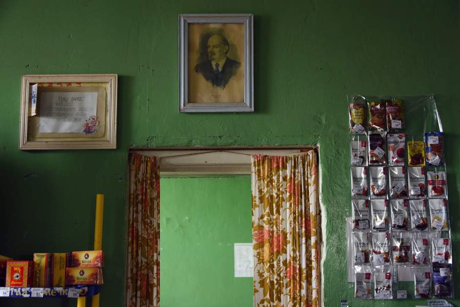 Кроме школы и единственного магазина, в селе есть почтовое отделение