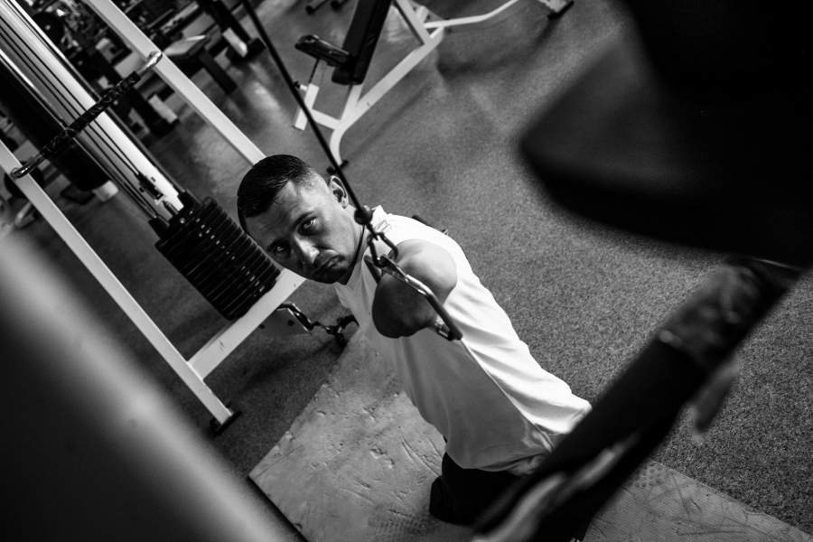 Алексей во время тренировки в спортзале.