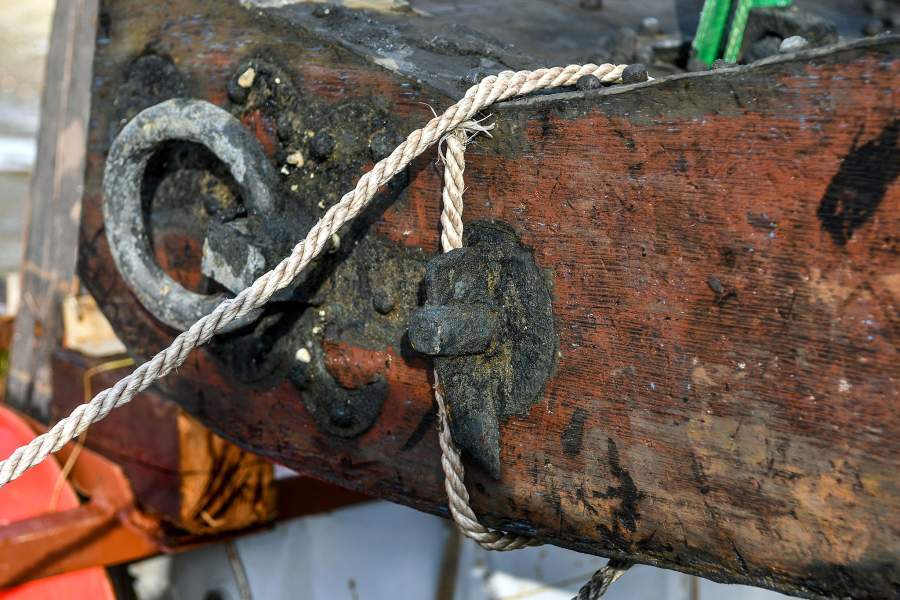 Часть лафета, снятая крупным планом.