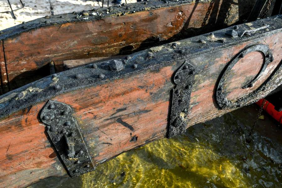 Часть лафета, снятая крупным планом.