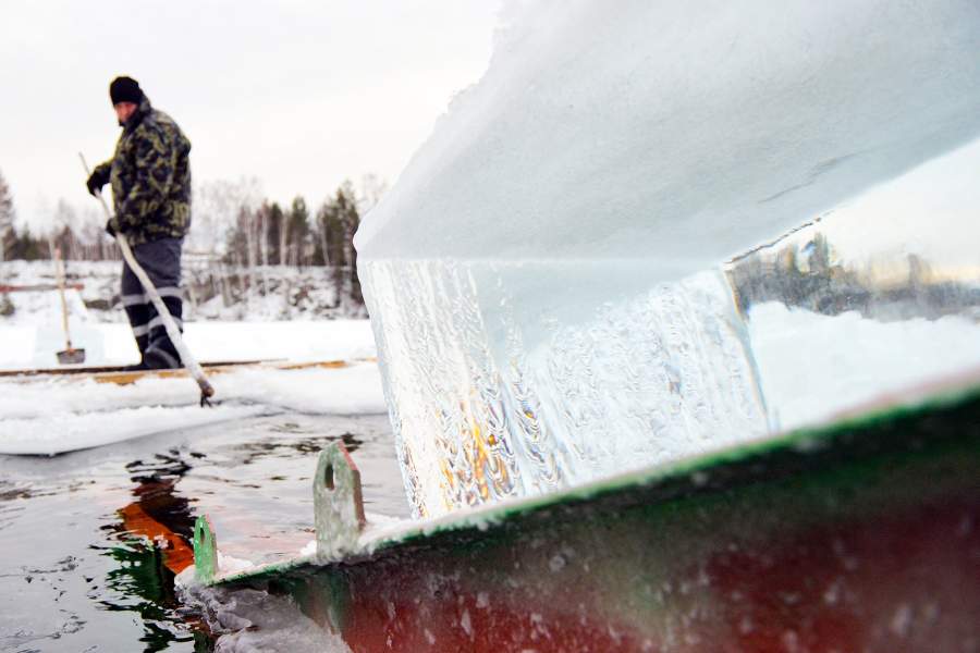 Заготовка льда