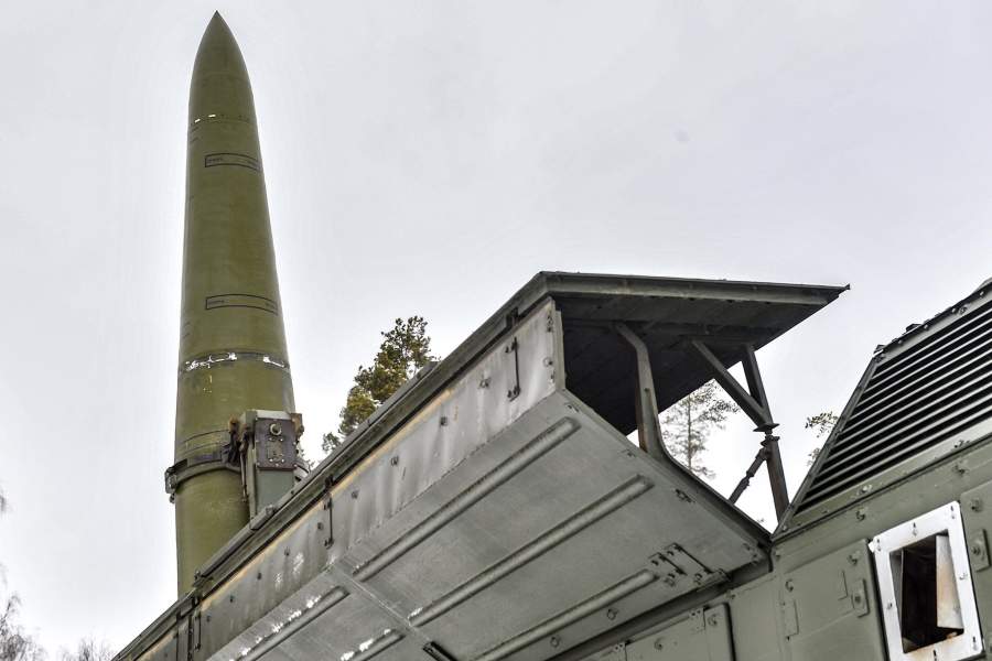 Развертывание пусковой установки во время тактико-специального учения оперативно-тактических ракетных комплексов «Искандер-М» гвардейской танковой армии Западного военного округа в Ивановской области