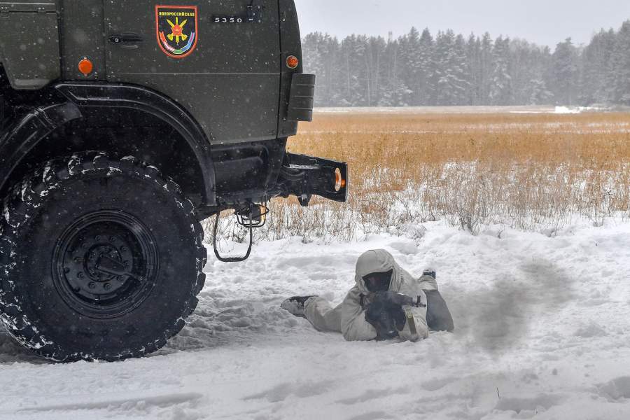 Отражение нападения диверсионной группы условного противника во время тактико-специального учения оперативно-тактических ракетных комплексов «Искандер-М» гвардейской танковой армии Западного военного округа в Ивановской области