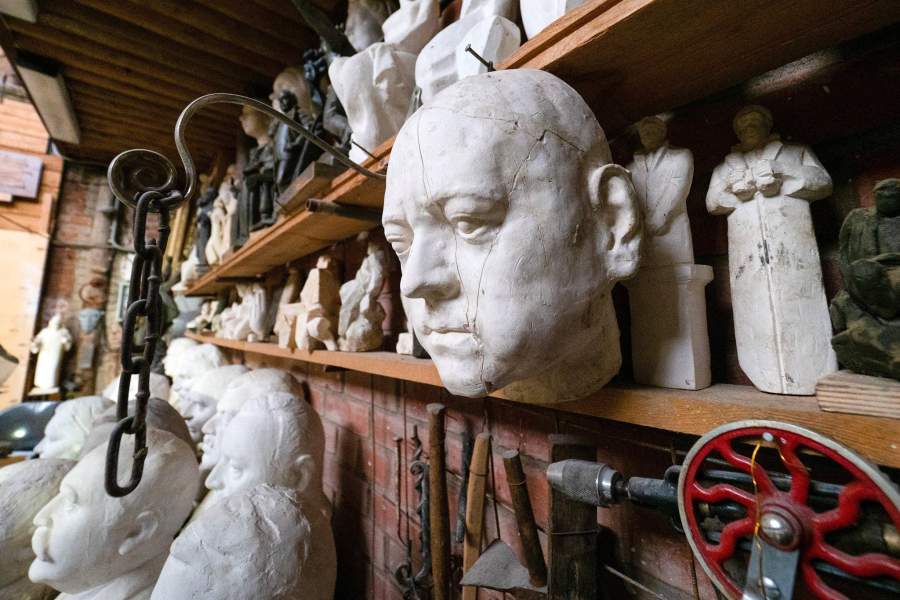 Произведения в мастерской скульпторов Согоян