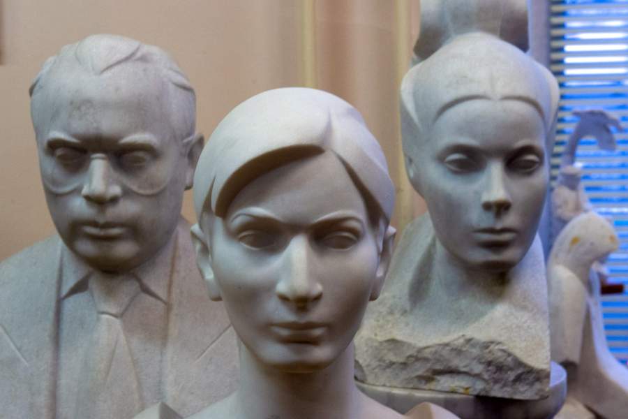 Произведения в мастерской скульпторов Согоян