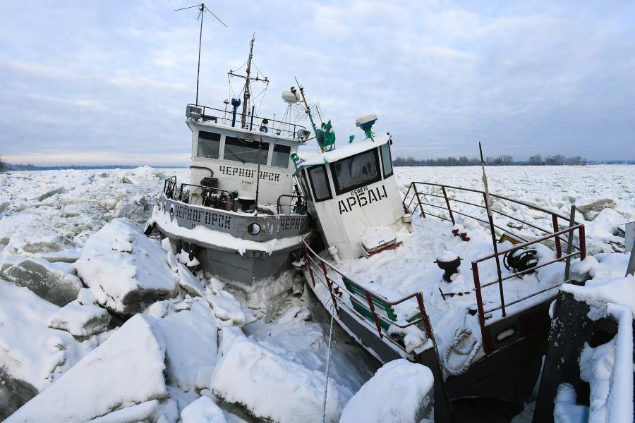 Буксиры "Черногорск" и "Арбан"