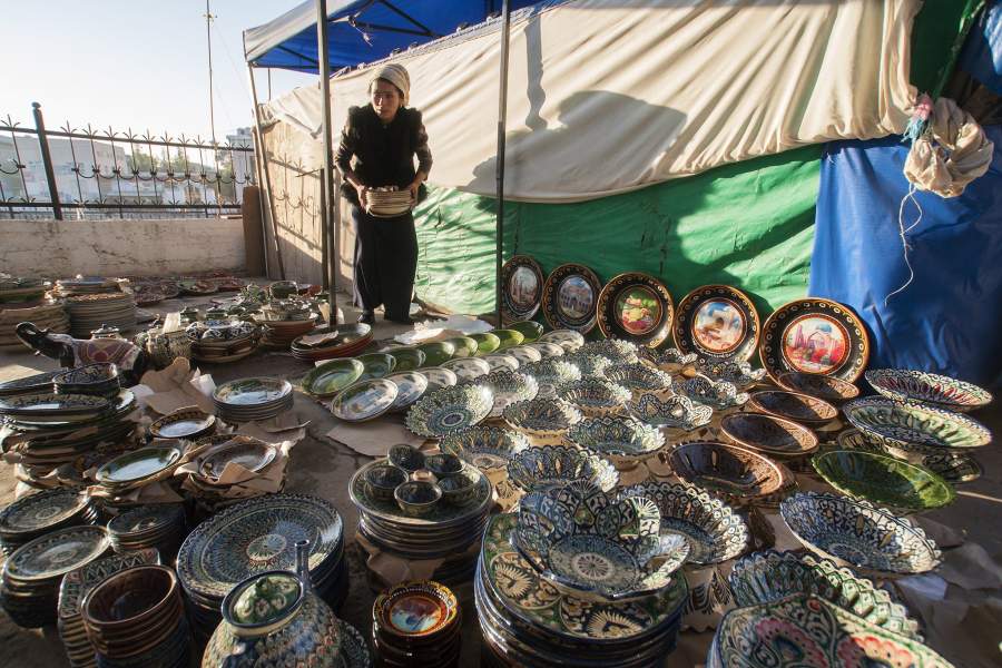 Узбекистан. Ташкент. Узбекская посуда. Гончарное ремесло.