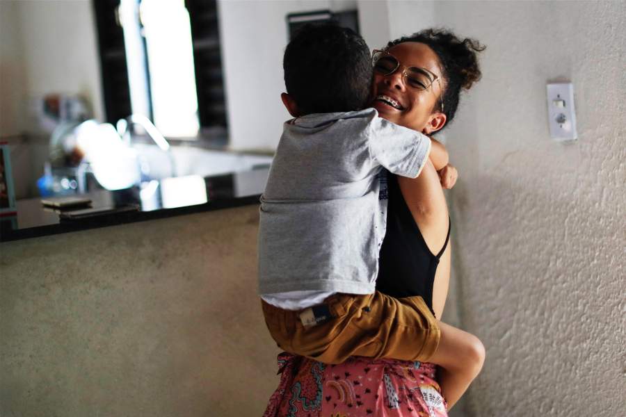 В Бразилии 16-летняя девушка, родившаяся без рук, стала балериной