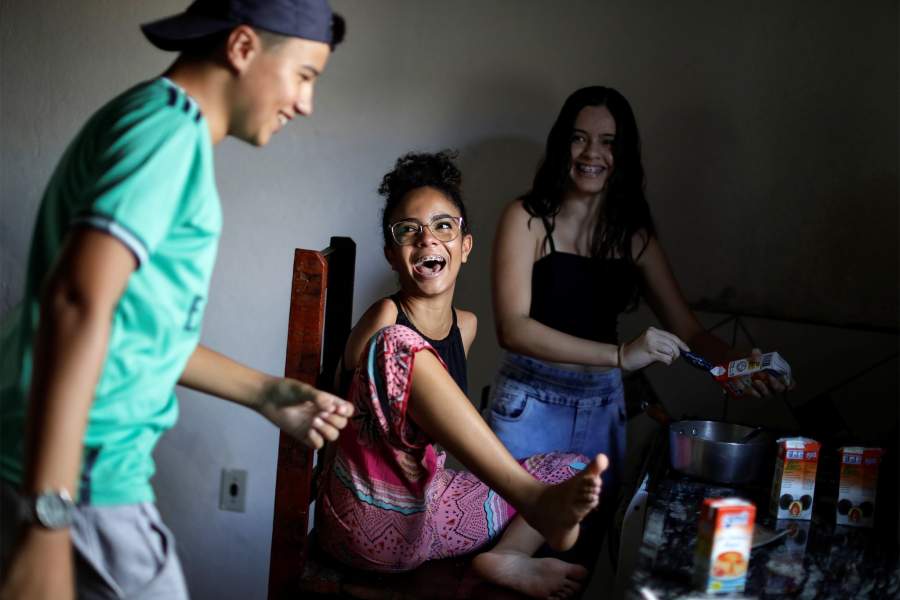 В Бразилии 16-летняя девушка, родившаяся без рук, стала балериной