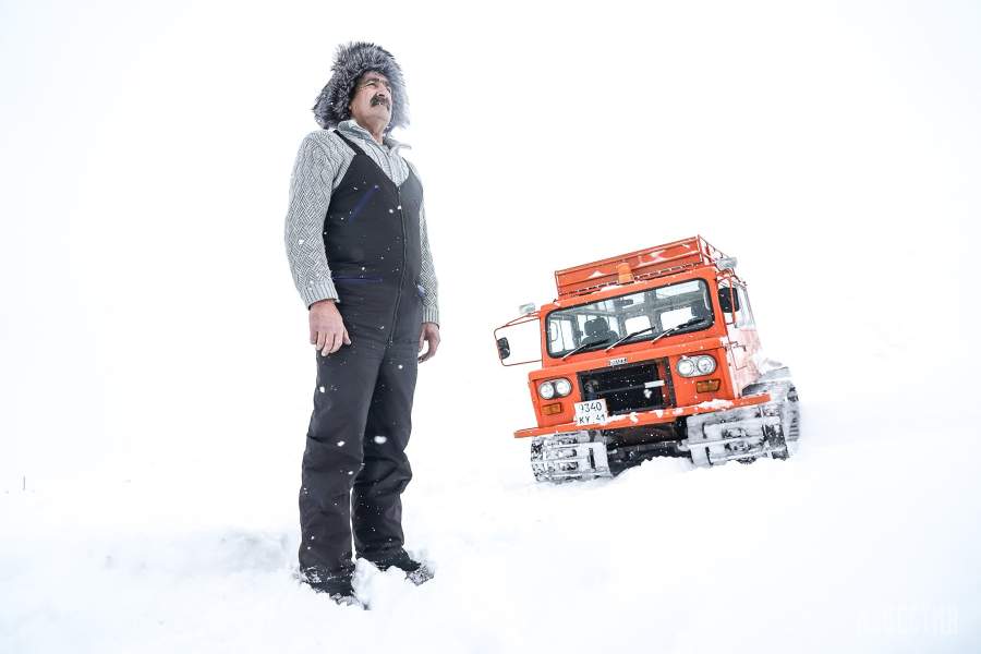 Камчатка, вездеход и водитель