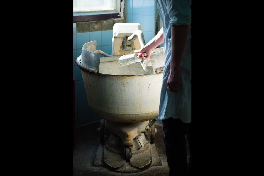 Как вы понимаете, хлебом на год запастись не удастся, поэтому его пекут прямо здесь на станции. И это, воистину, вкуснее самого свежего лукового багета из "окея") Мне булку "Антарктического", пор фавор!