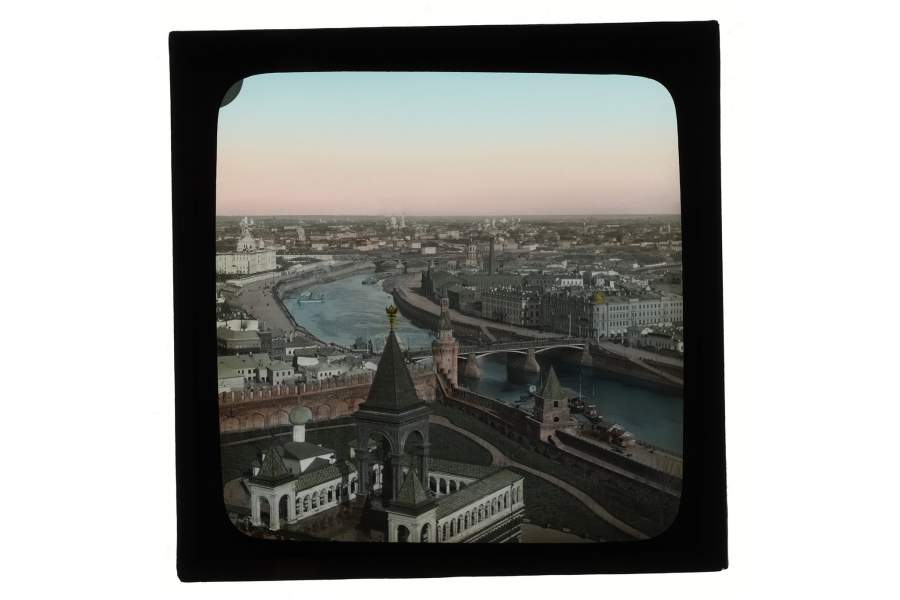 Вид на Москву и памятник Александру II c колокольни Ивана Великого