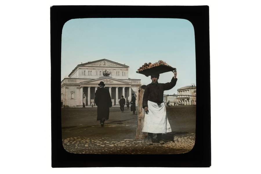 Разносчик на Театральной площади