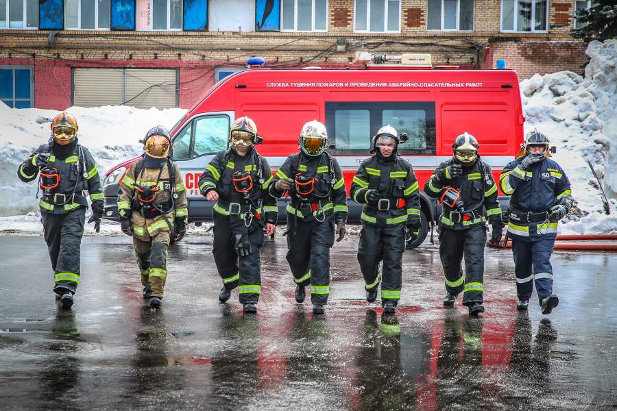 сотрудники мчс