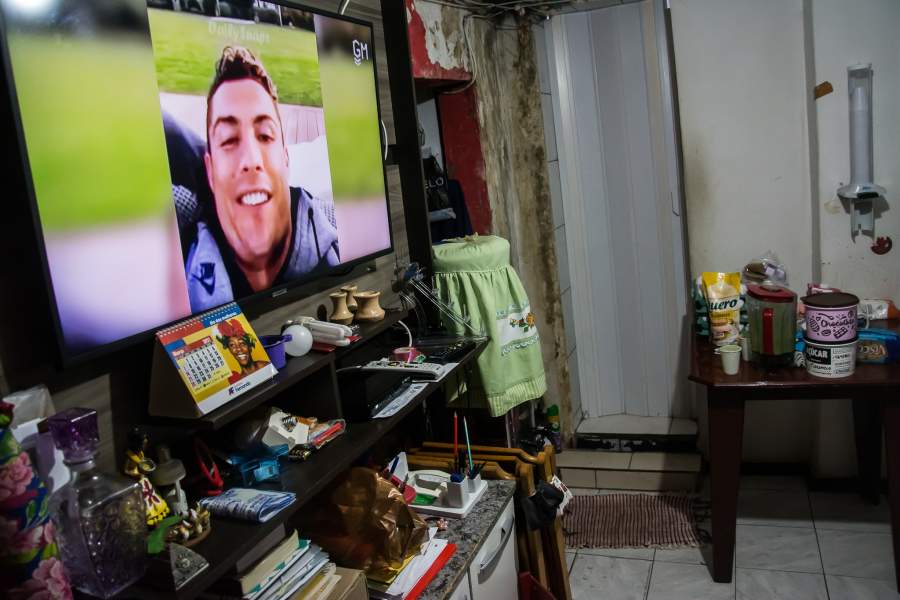 У многих можно обнаружить в квартире дорогую технику и современную мебель. Работающие жильцы могут себе позволить это на сэкономленные на дороге и аренде деньги